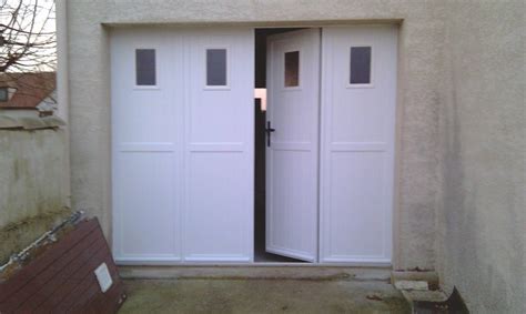 Portes de garage en PVC, bois, aluminium ou acier 